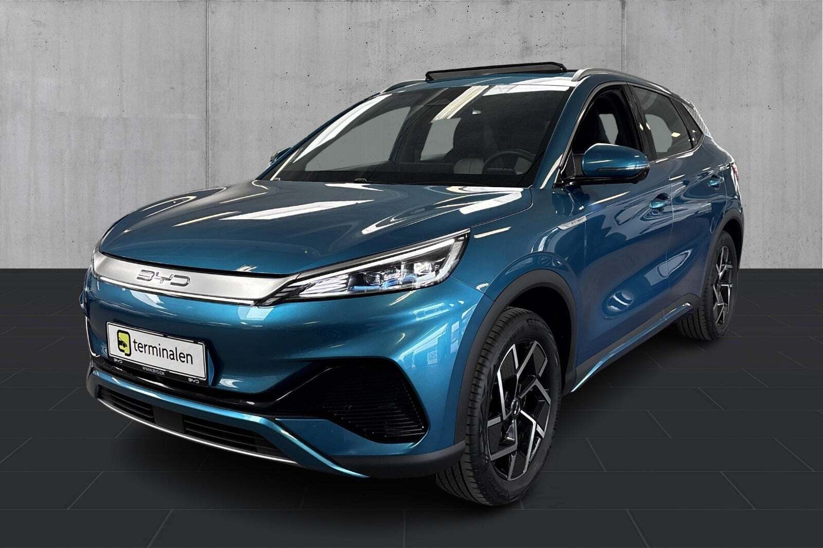 Blå BYD Atto 3 fra 2022 set udefra