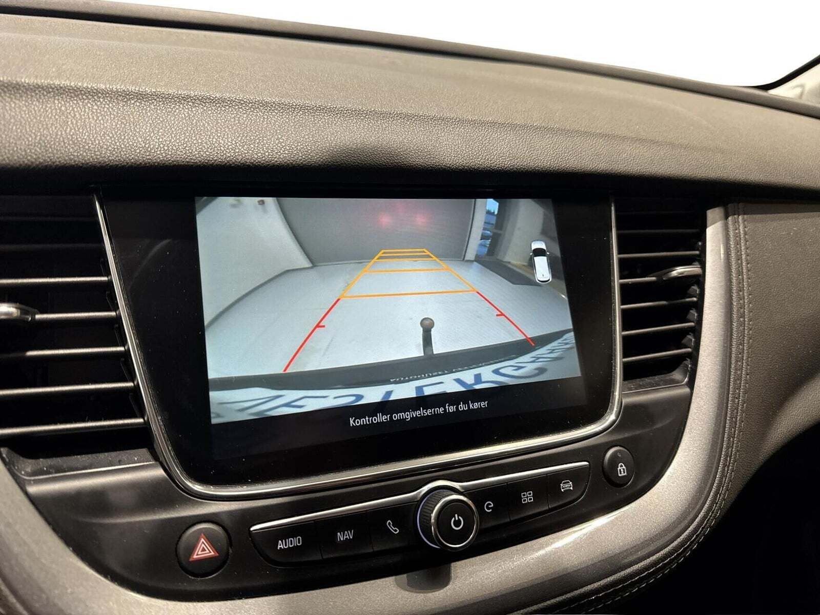 Grå Opel Grandland X fra 2021