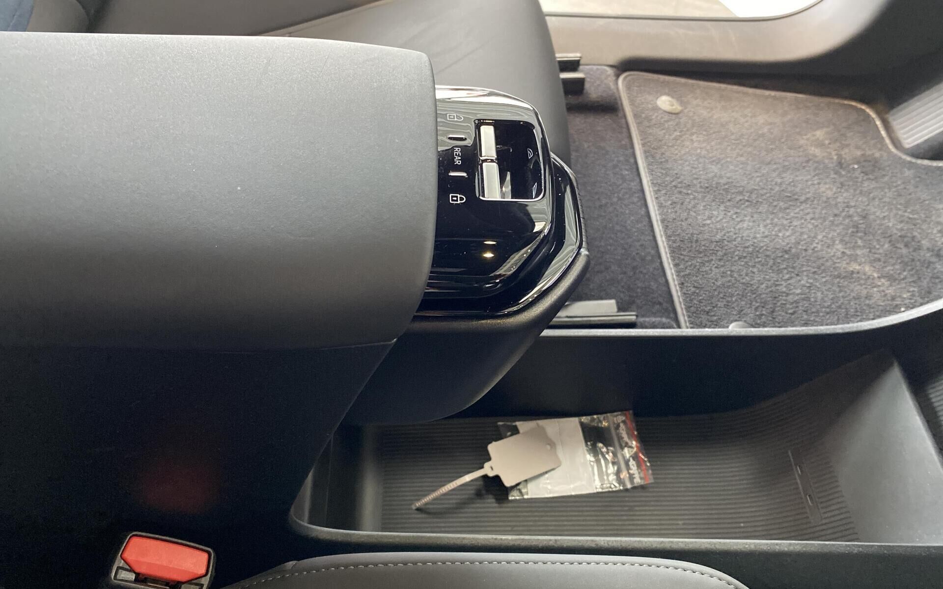 Hvid Volvo EX30 fra 2025