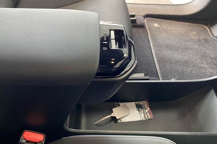 Hvid Volvo EX30 fra 2025