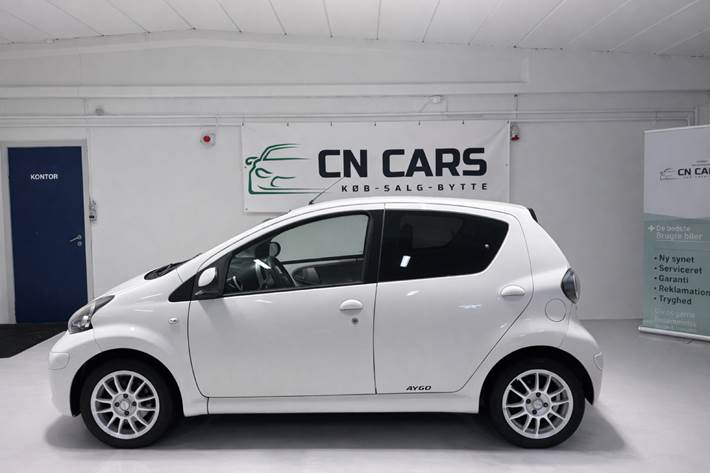 Hvid Toyota Aygo fra 2010