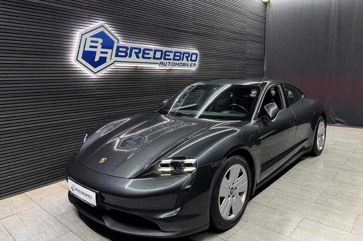 Grå Porsche Taycan fra 2022 set udefra