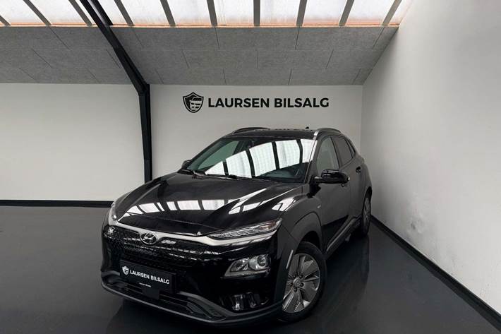 Sort Hyundai Kona fra 2021 set udefra