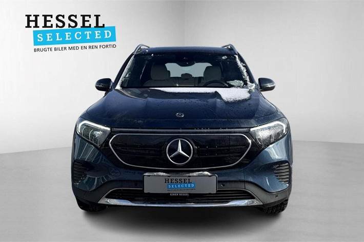 Blå Mercedes EQB250 fra 2023