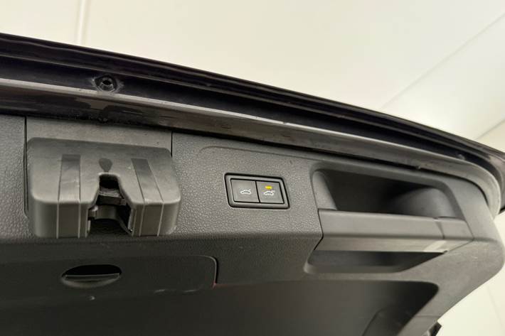 Grå VW Passat fra 2020