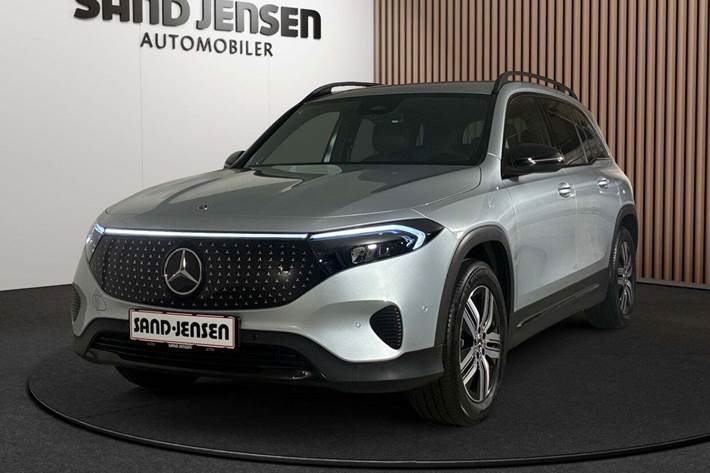 Sølv Mercedes EQB250+ fra 2025 set udefra