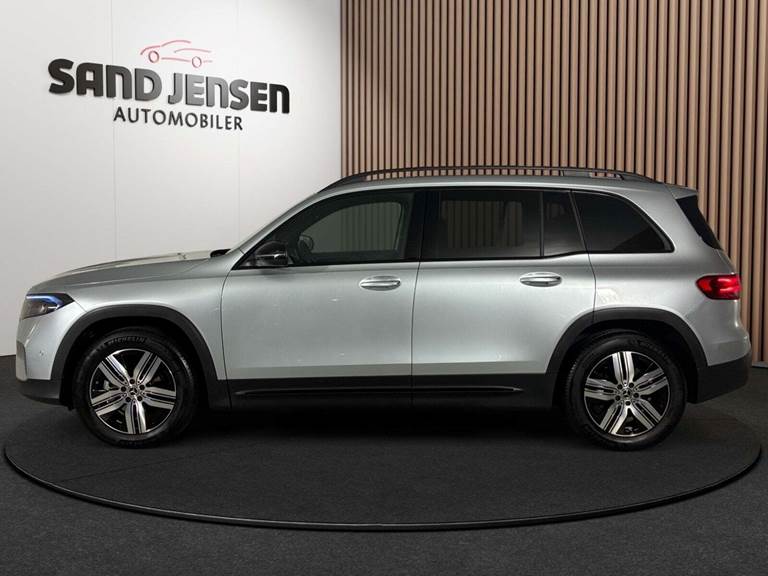 Mercedes EQB250+ Electric Art