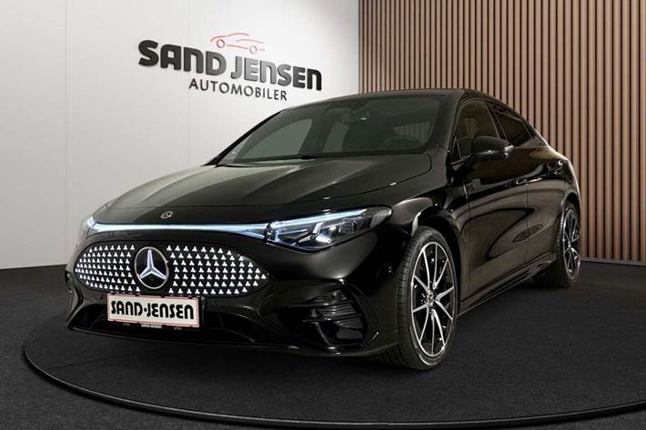 Sort Mercedes CLA250+ fra 2025 set udefra