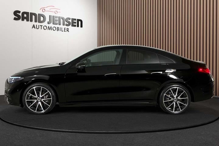 Sort Mercedes CLA250+ fra 2025