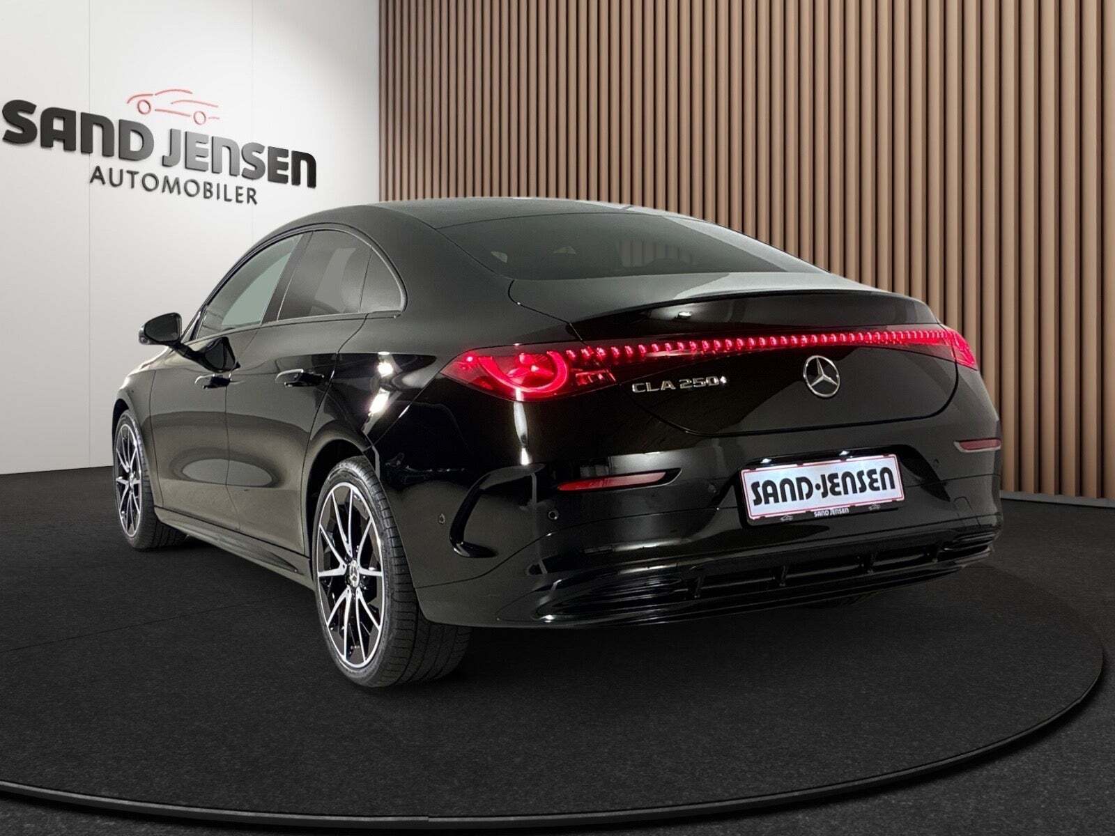 Sort Mercedes CLA250+ fra 2025