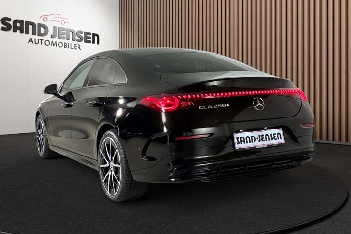 Sort Mercedes CLA250+ fra 2025