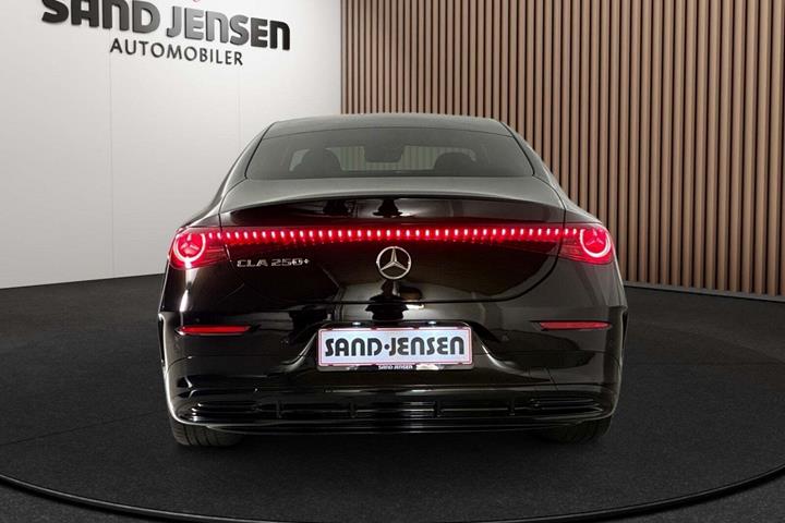 Sort Mercedes CLA250+ fra 2025