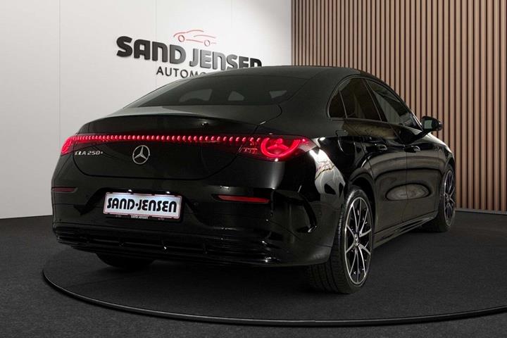 Sort Mercedes CLA250+ fra 2025