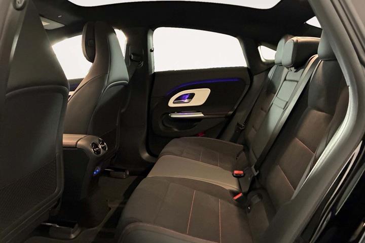 Sort Mercedes CLA250+ fra 2025