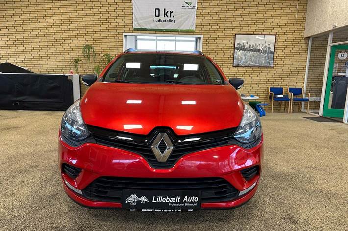 Rød Renault Clio IV fra 2017