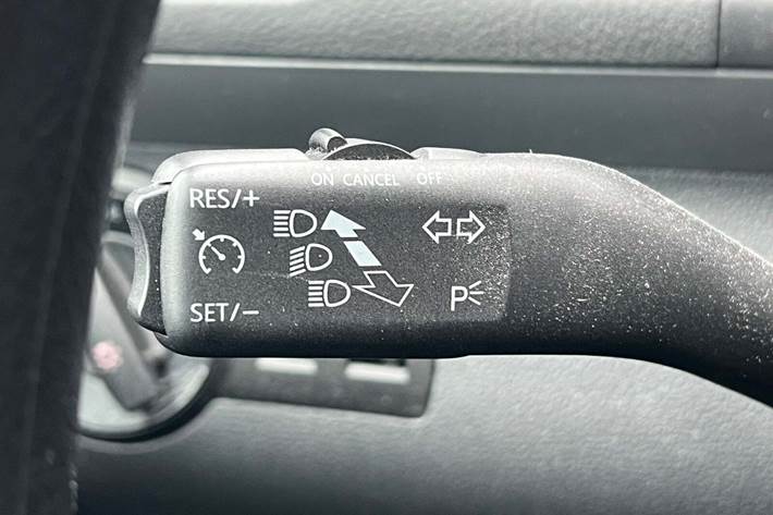 Sort VW Touran fra 2006