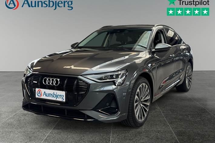 Grå Audi e-tron fra 2022 set udefra