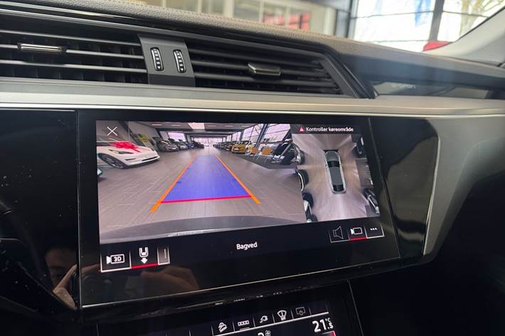 Grå Audi e-tron fra 2022