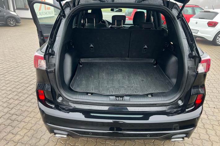 Sort Ford Kuga fra 2022