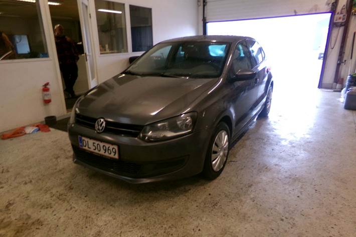 Grå VW Polo fra 2013