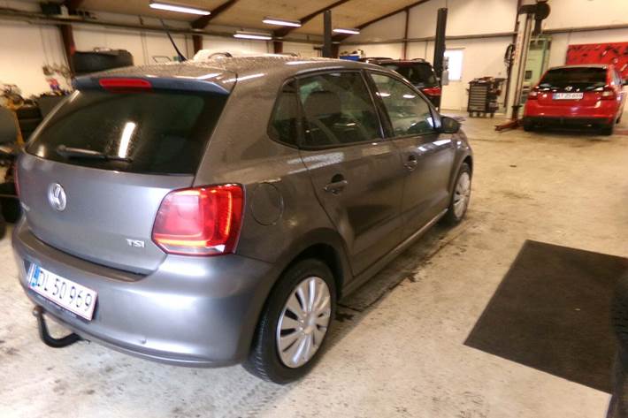 Grå VW Polo fra 2013