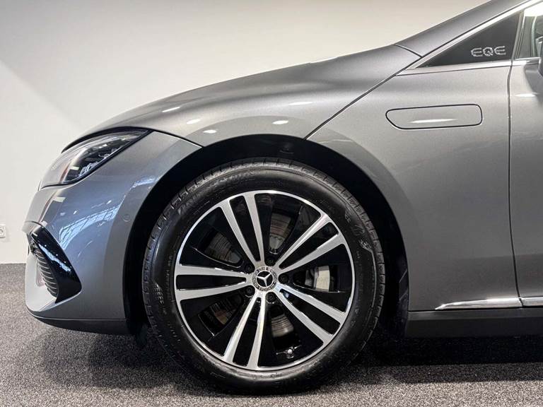 Mercedes EQE300