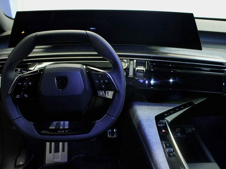 Peugeot e-3008 77 GT