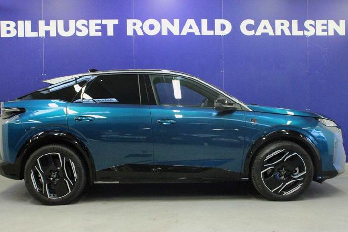 Blå Peugeot e-3008 fra 2025