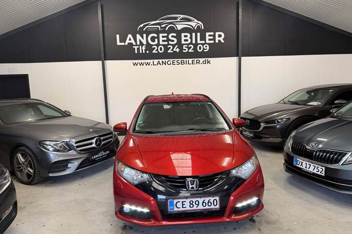 Rød Honda Civic fra 2014
