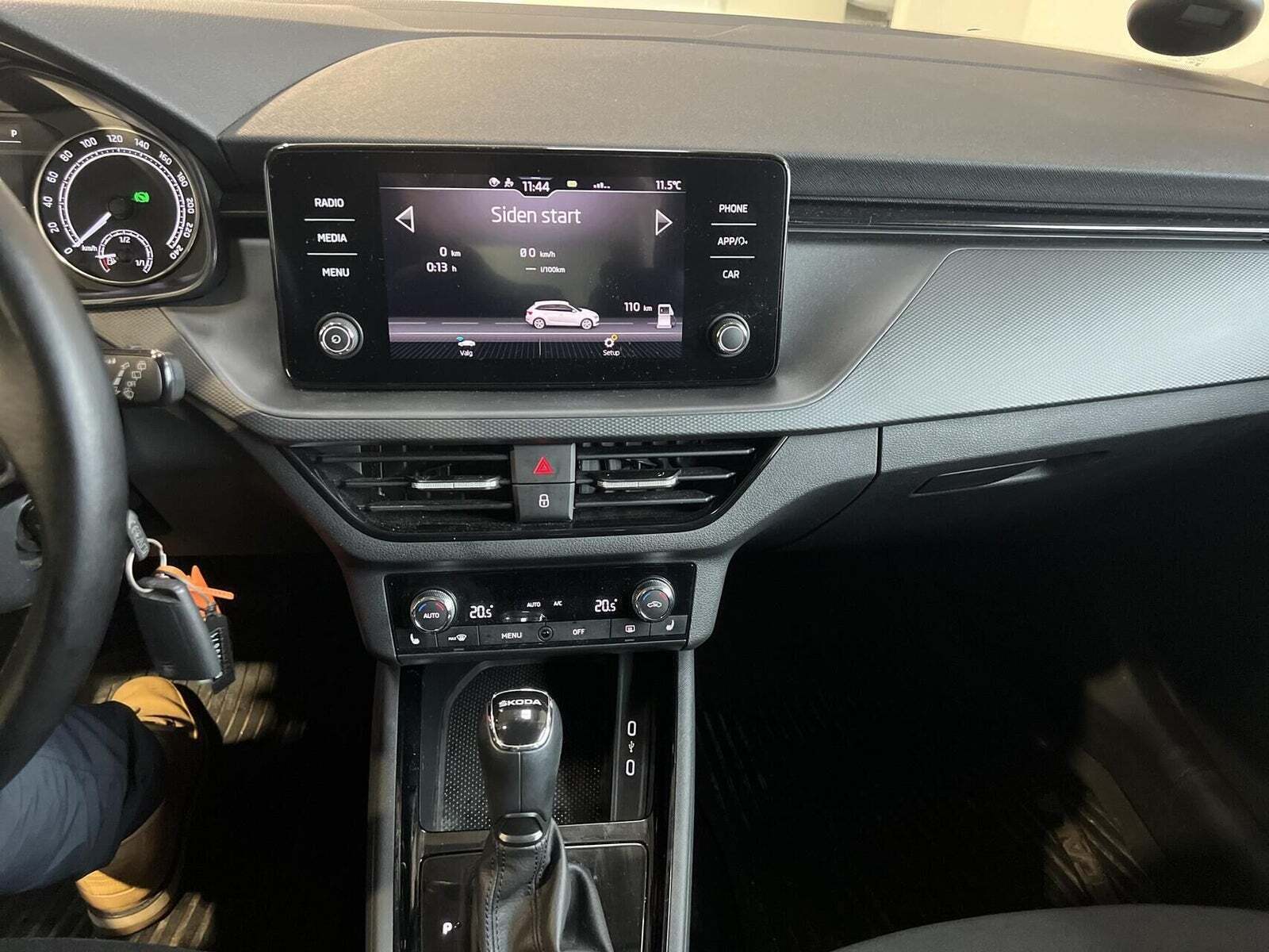 Grå Skoda Scala fra 2021