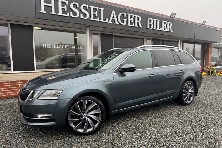 Grå Skoda Octavia fra 2019 set udefra