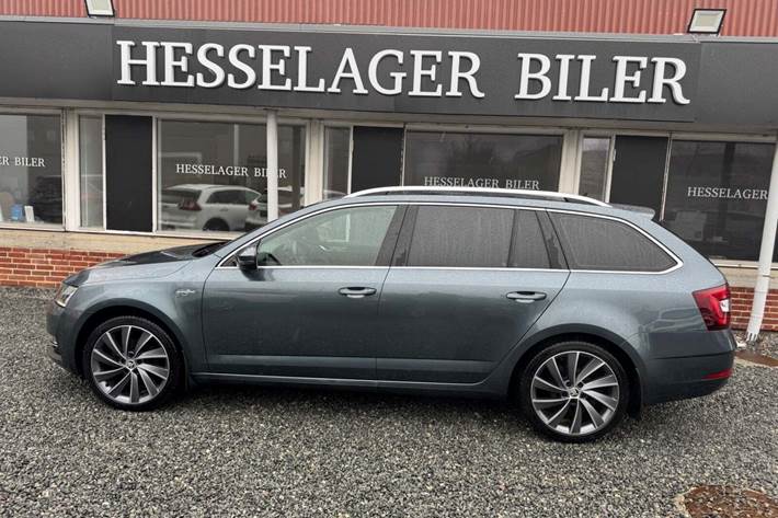Grå Skoda Octavia fra 2019