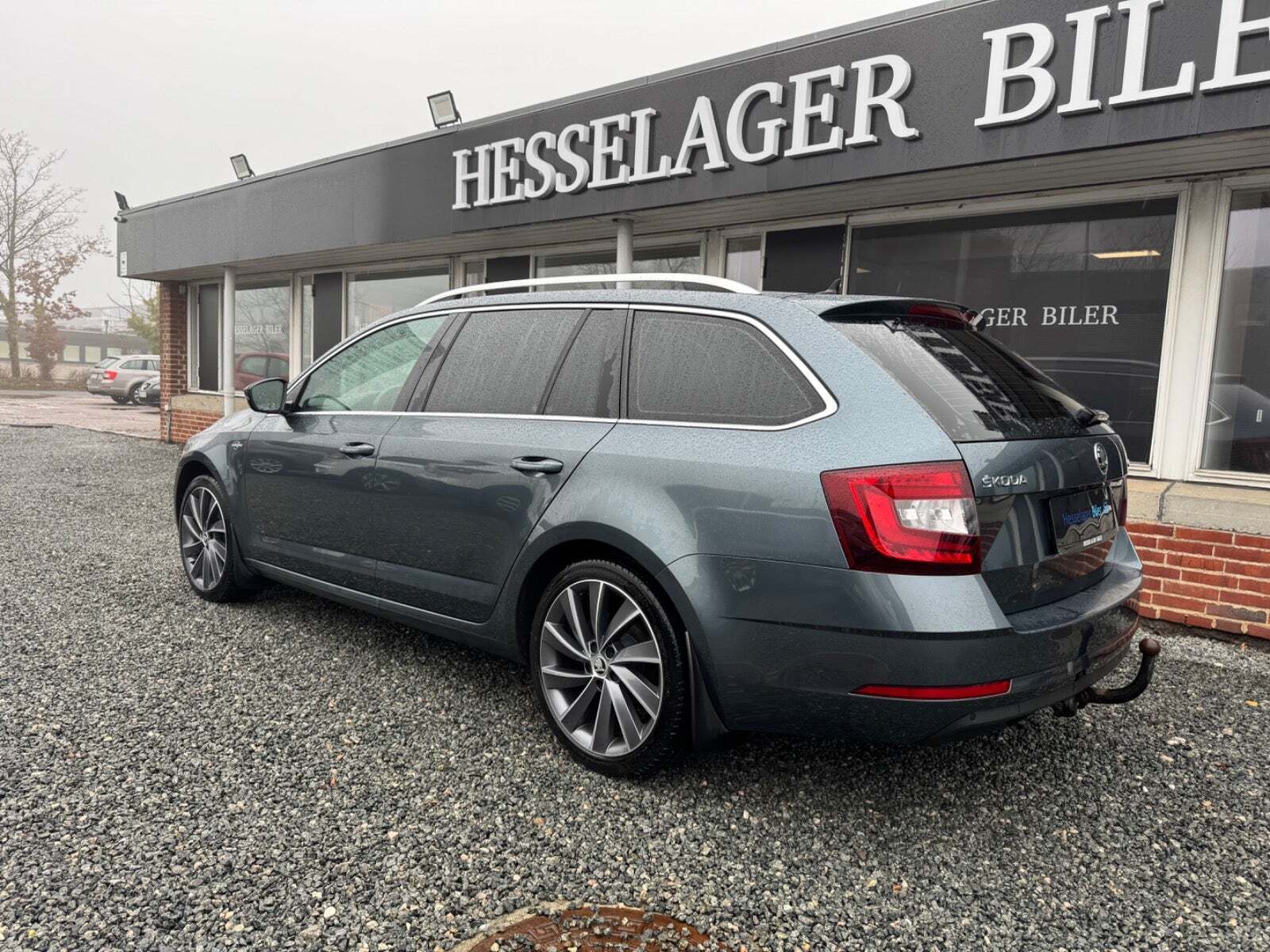 Grå Skoda Octavia fra 2019