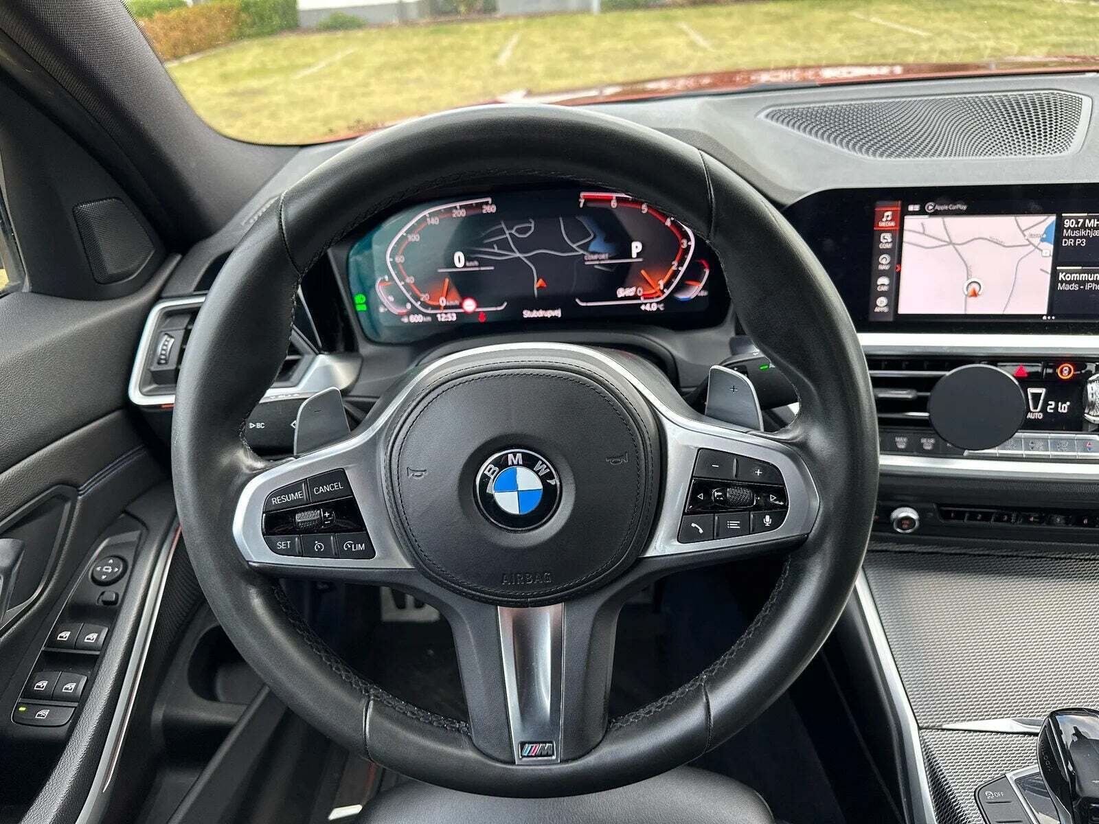 Orange BMW 320i fra 2019