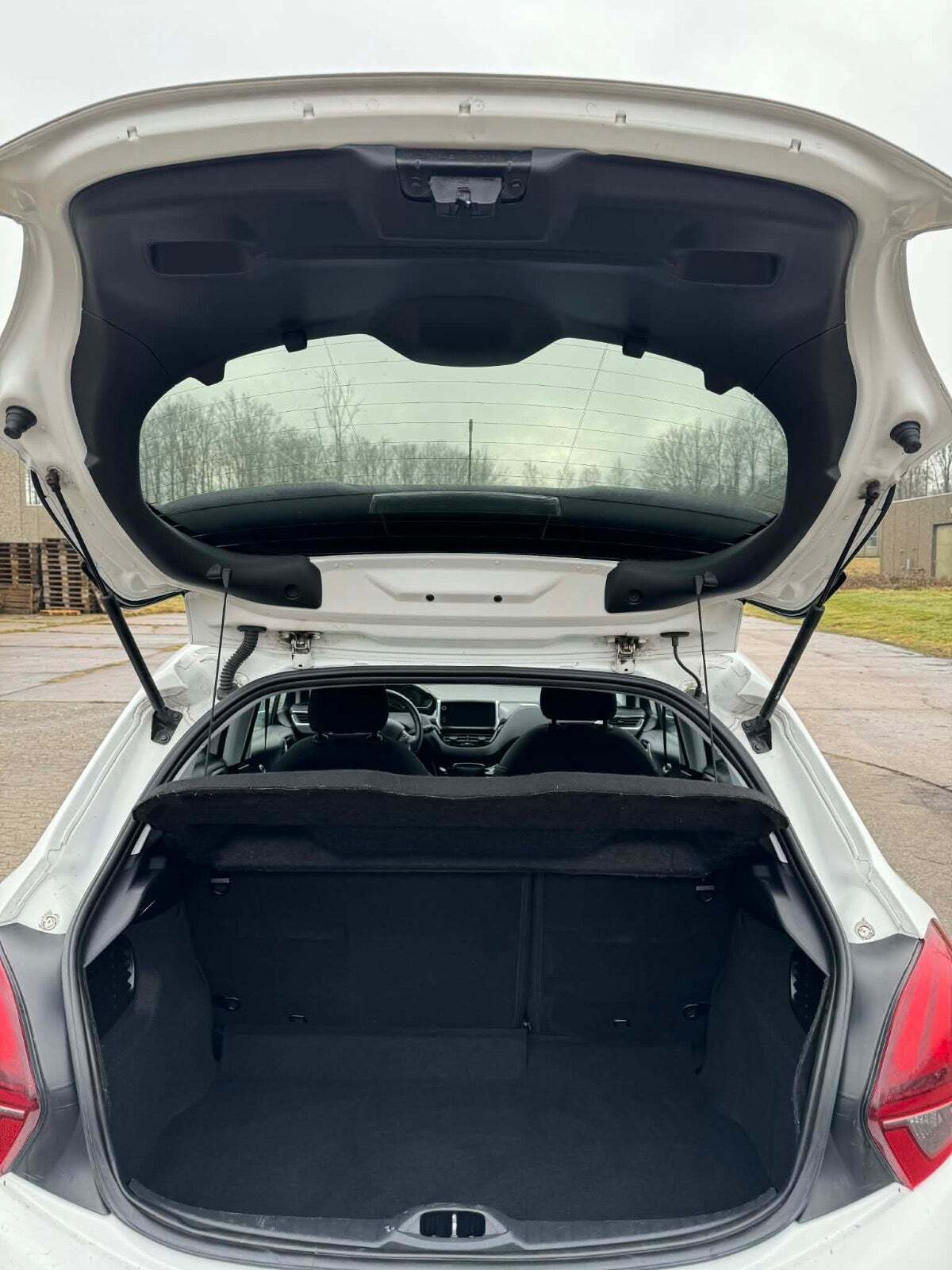 undefined Peugeot 208 fra 2016