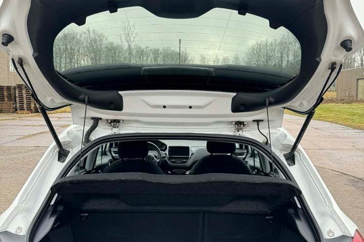 undefined Peugeot 208 fra 2016