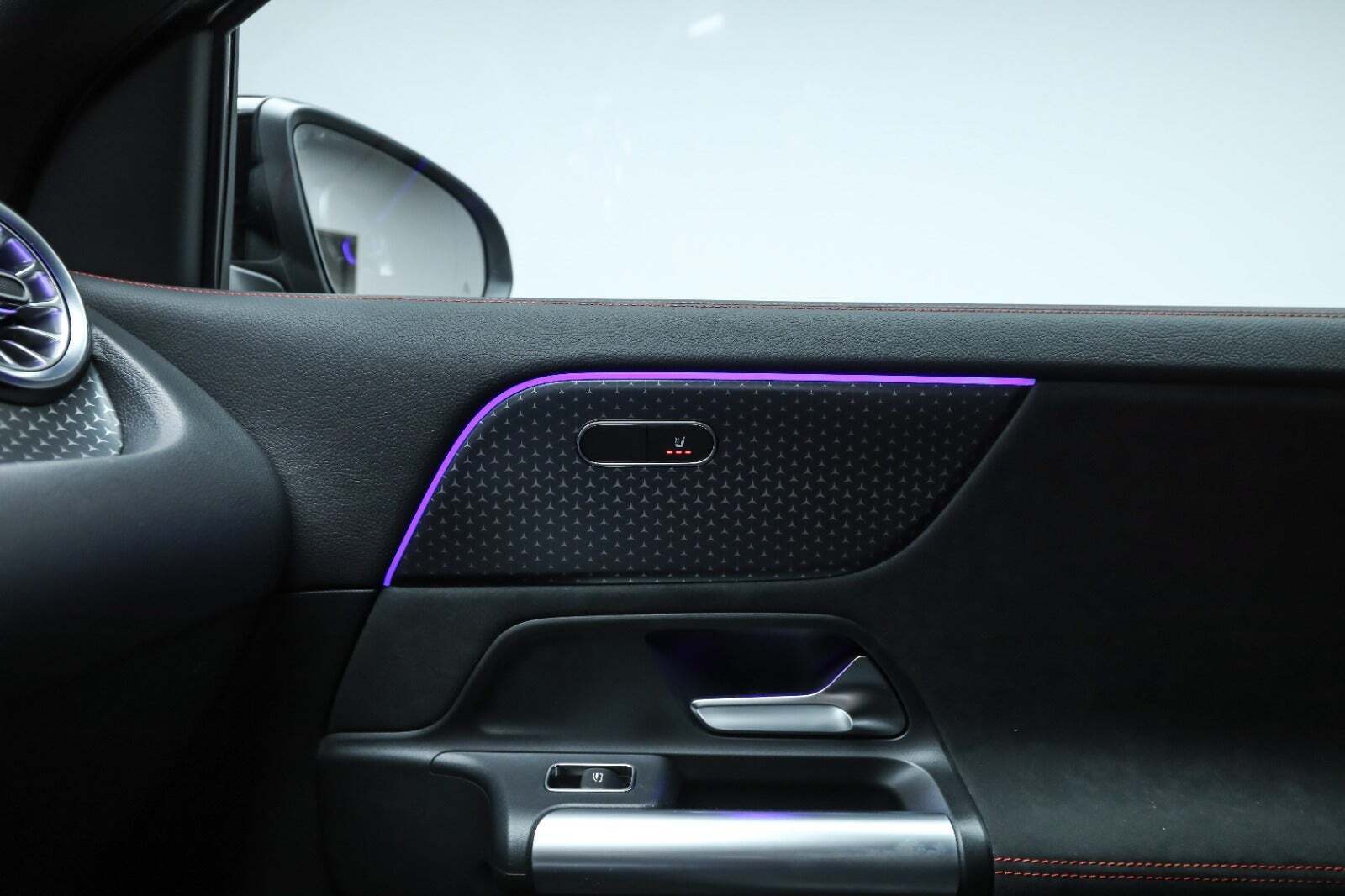 Grå Mercedes EQA250+ fra 2025