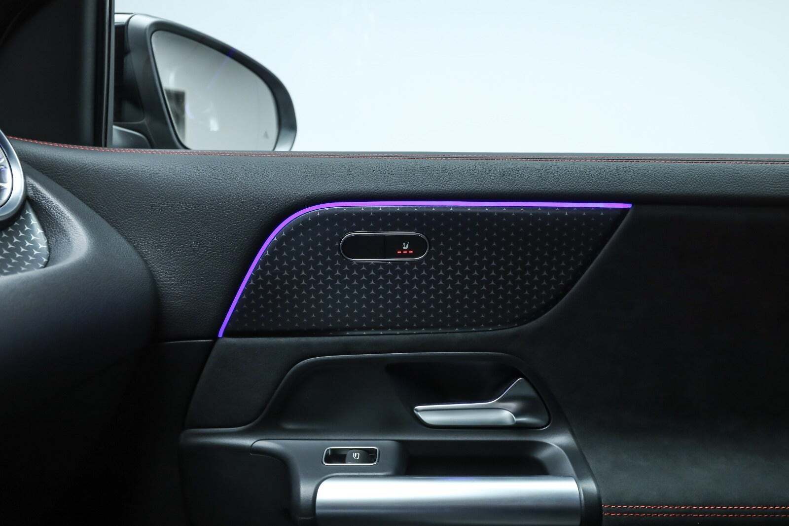 Sølv Mercedes EQA250+ fra 2025