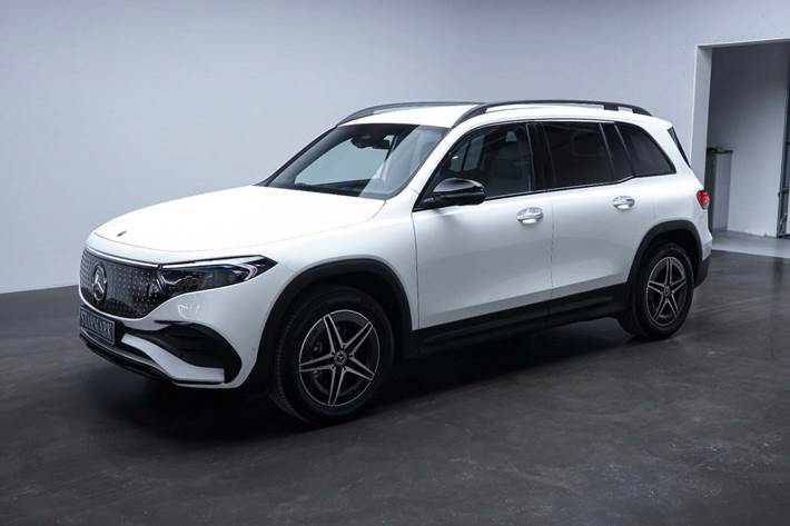 Hvid Mercedes EQB250+ fra 2026 set udefra