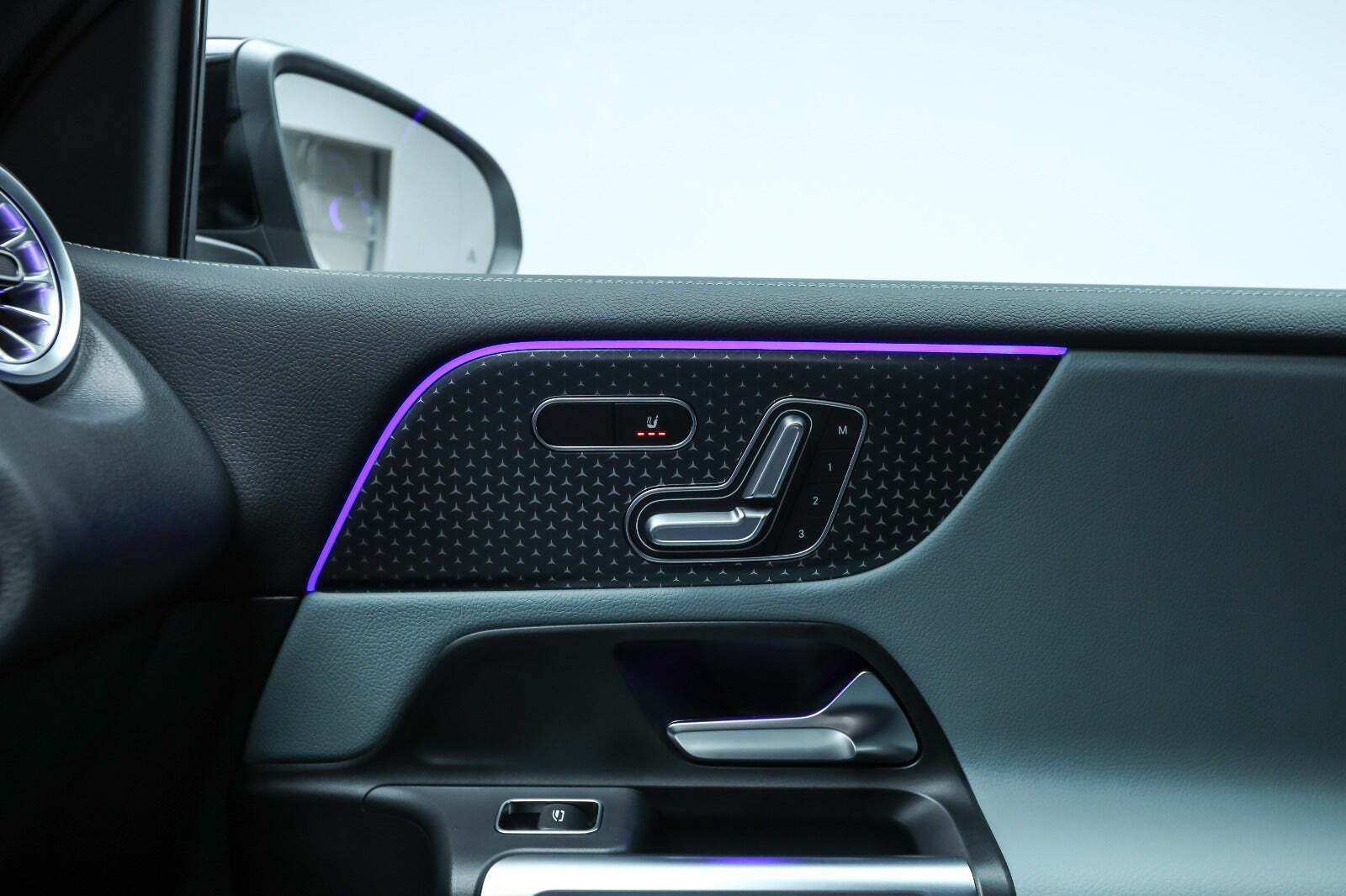 Hvid Mercedes EQB250+ fra 2026