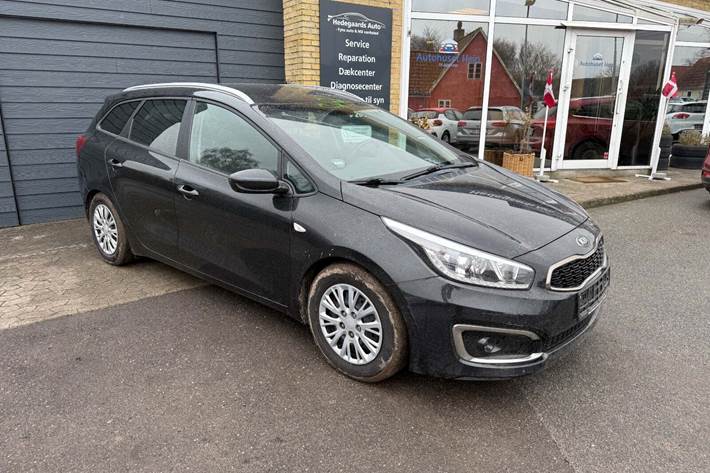 Sort Kia Ceed fra 2016 set udefra