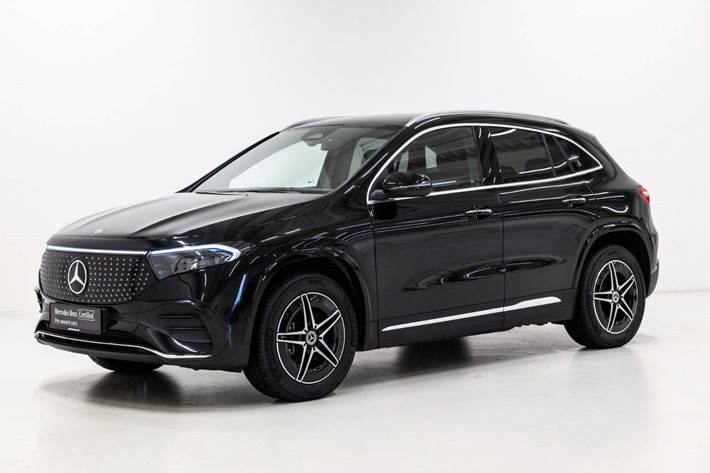 Sort Mercedes EQA350 fra 2025 set udefra