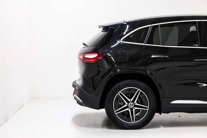 Sort Mercedes EQA350 fra 2025