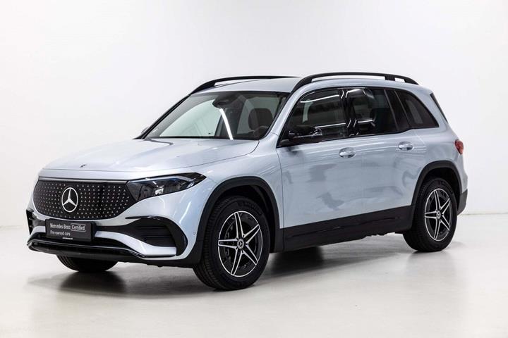 Sølv Mercedes EQB250+ fra 2026 set udefra