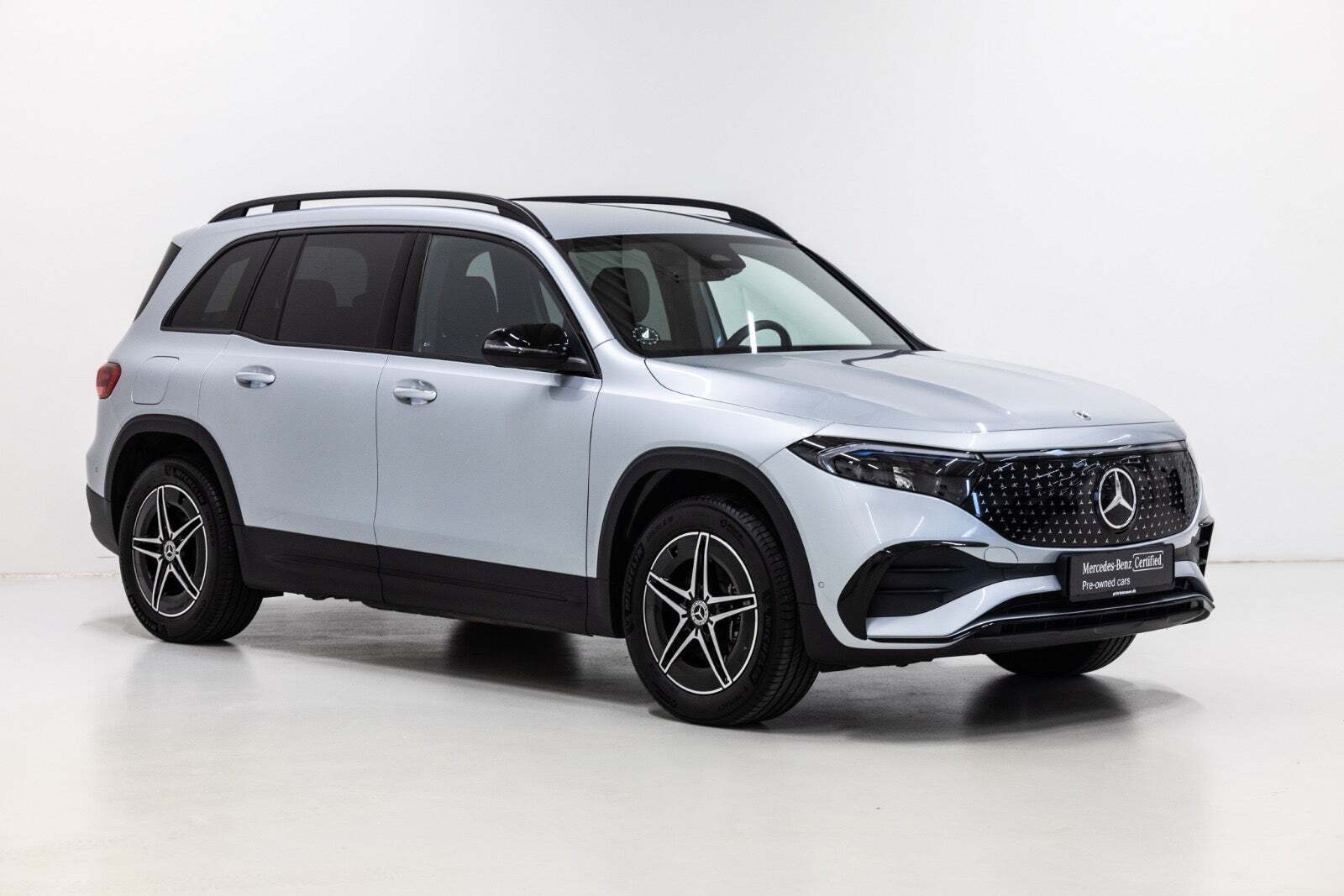 Sølv Mercedes EQB250+ fra 2026