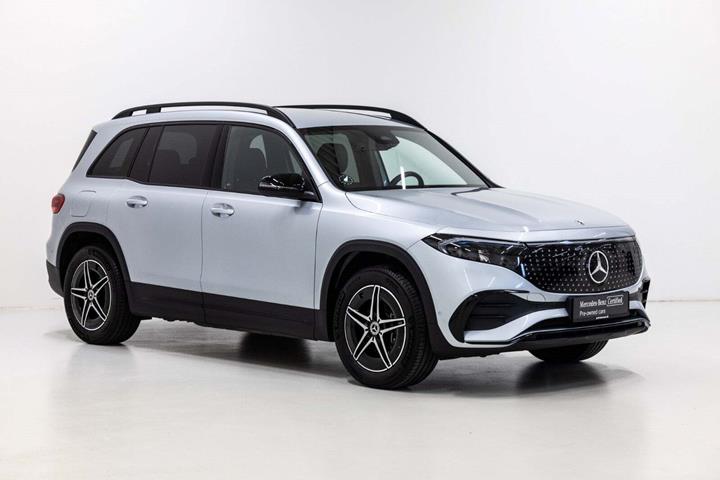 Sølv Mercedes EQB250+ fra 2026