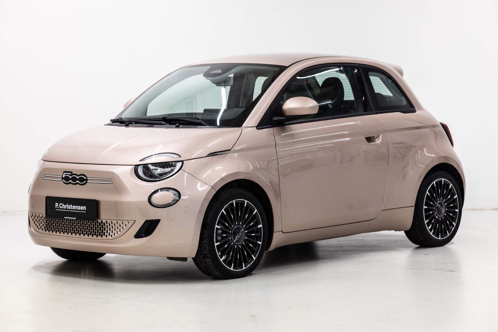 Pink Fiat 500e fra 2022