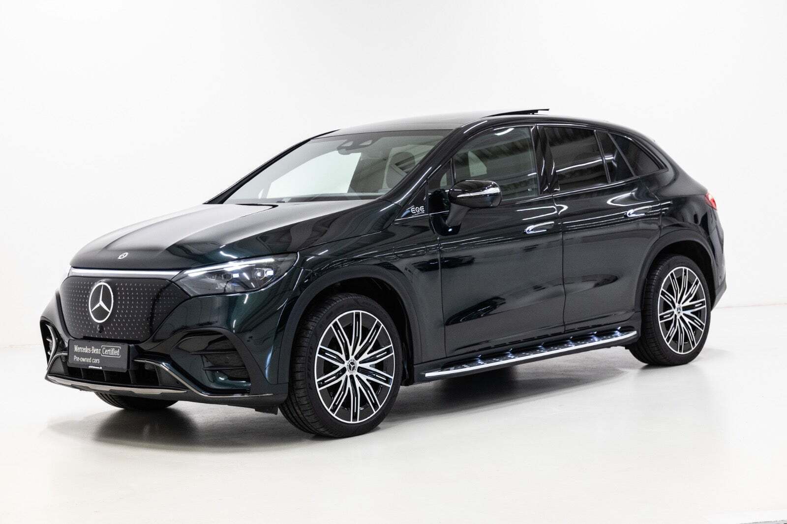 Grøn Mercedes EQE350 SUV fra 2025