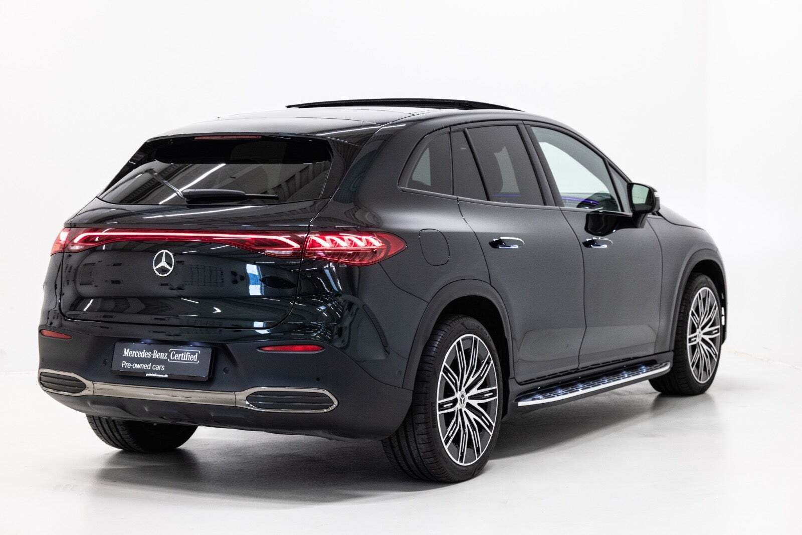 Grøn Mercedes EQE350 SUV fra 2025