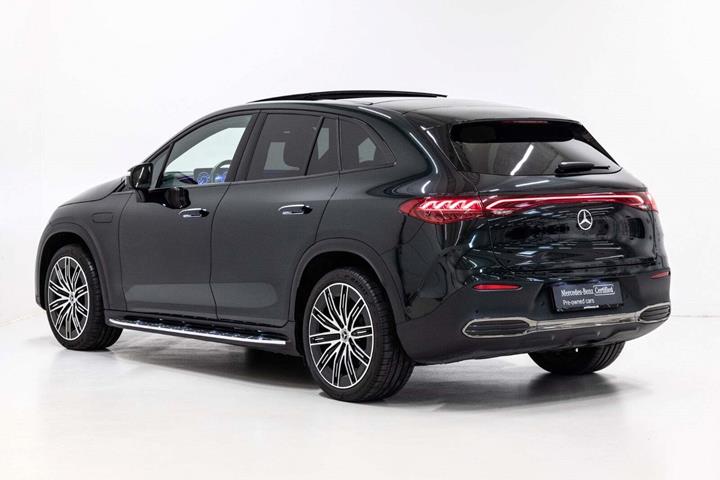Grøn Mercedes EQE350 SUV fra 2025